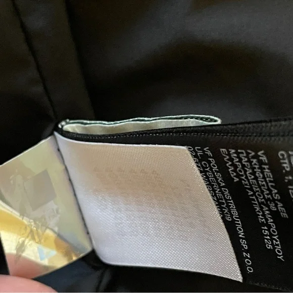 The North Face Renewed Shiny Gotham Parka - Picture 12 of 13